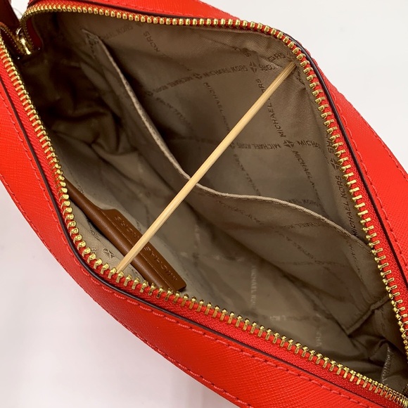 MICHAEL KORS LARGE EAST WEST ZIP CHAIN XBODY DARK SANGRIA / BROWN COLOR - Picture 13 of 15